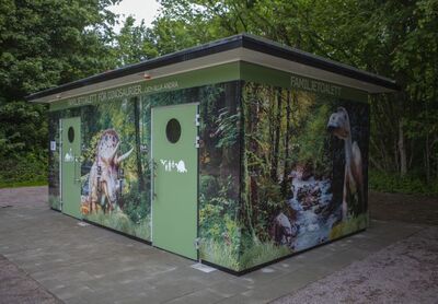 Offentlige toaletter i form av en familietoalett i Fredriksdal
